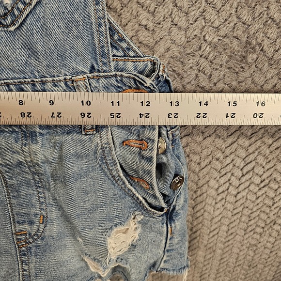HM Divided Womens Distressed Denim Shortalls Light Wash Ripped Raw Hem Size 4 - Picture 3 of 5